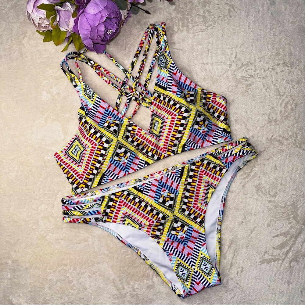 Boutique Colorful Geometric Strappy Bikini Set - Picture 4 of 12